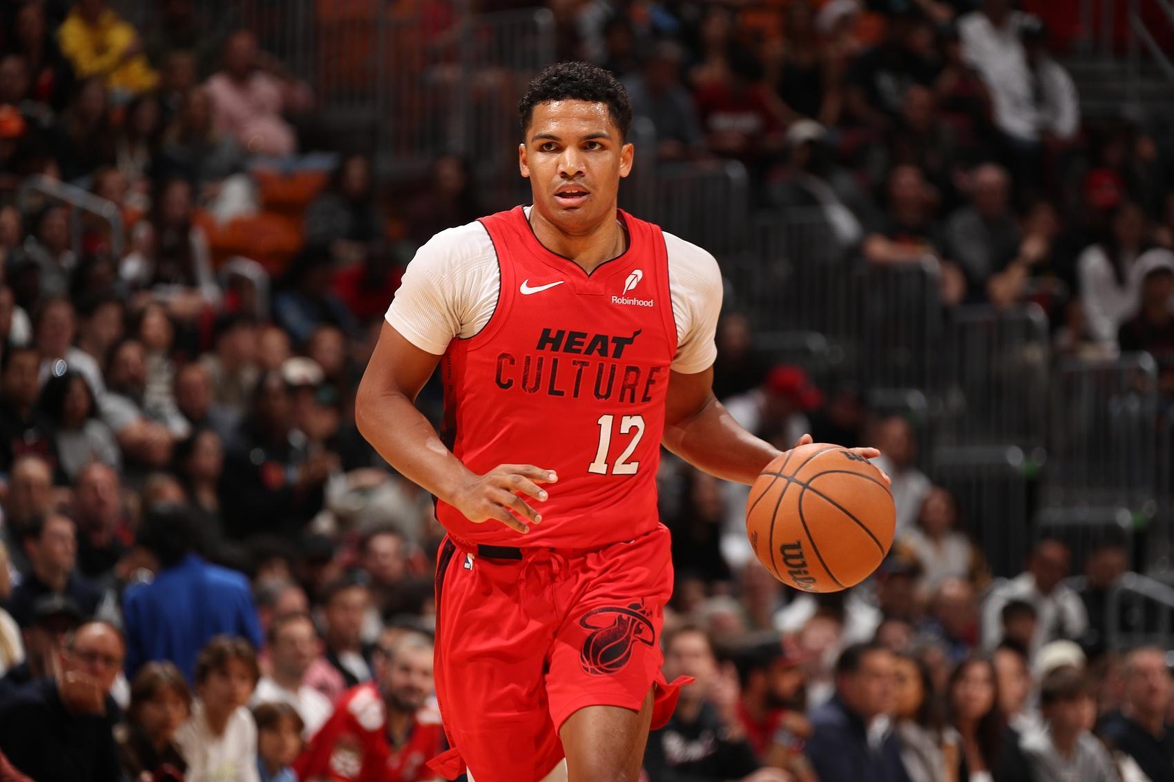 美记：德鲁-史密斯合同首年保障 后两年无保障&amp;amp;每年6月下旬转保障